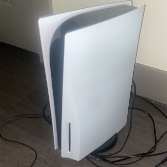 Selling a new ps5 all white !